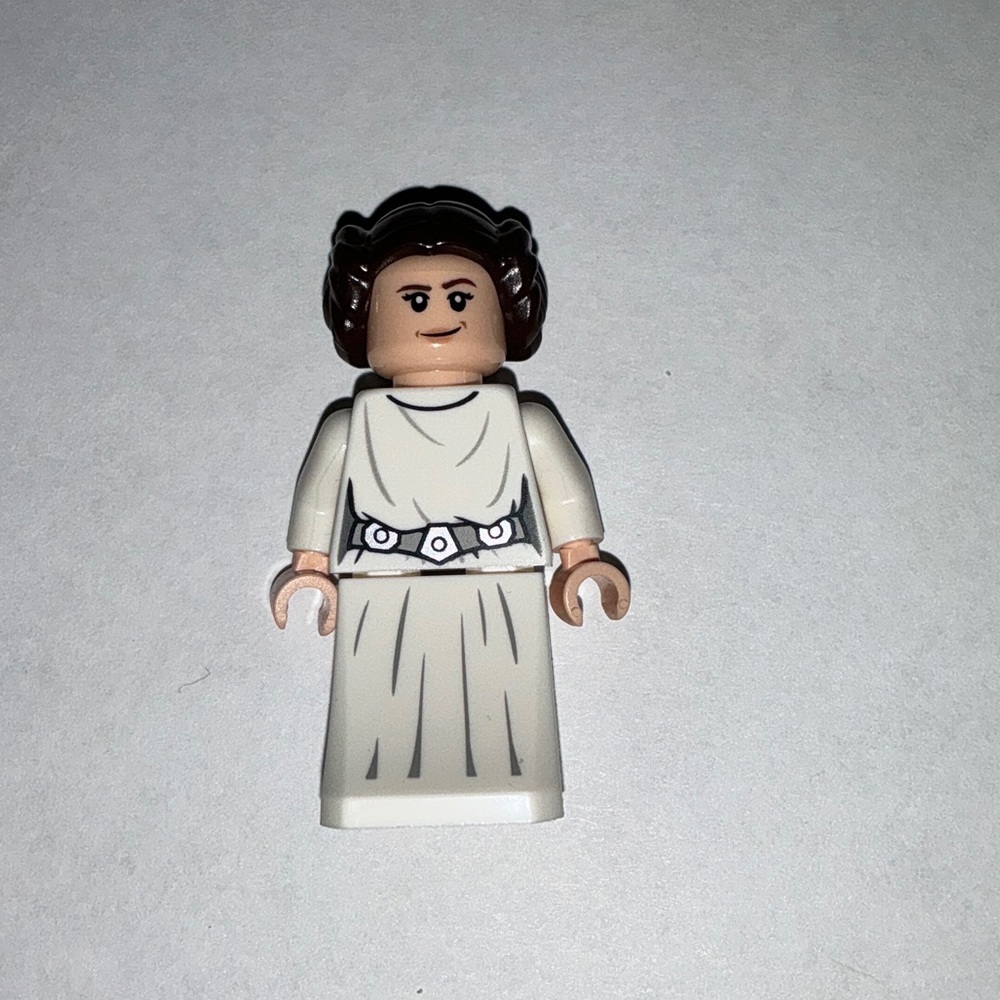 LEGO Star Wars Princess Leia with White Dress, Detailed Belt